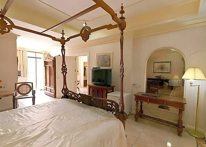 Crown Regency Residences - Quarantine 3* 宿务